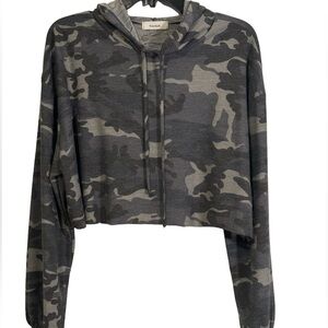 TeenBell Cropped Camo Top Green Light Weight Hoodie Women's Sz. Small NWOT